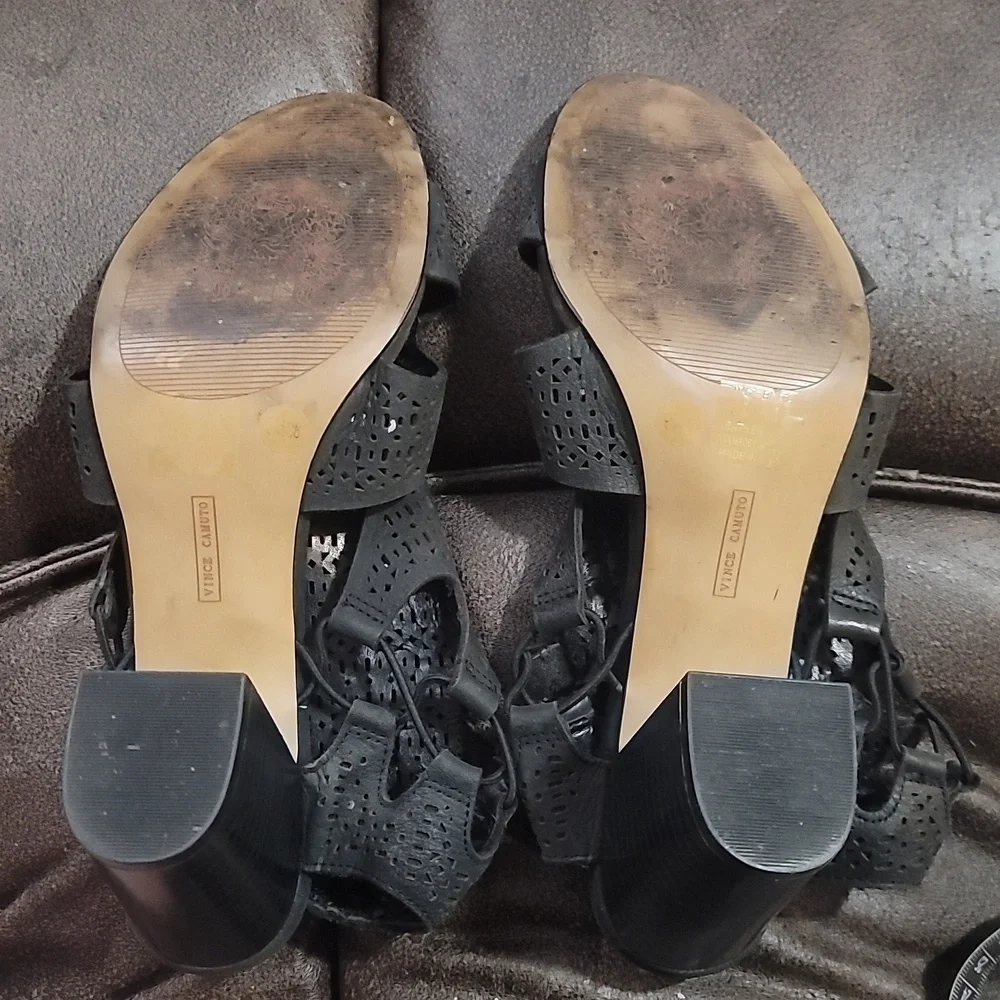 VINCE CAMUTO corbina black block heel sandals cutout open  toe sz 8